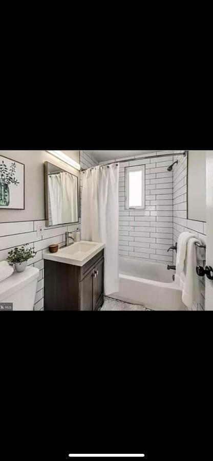 Lovely 1-Bedroom Rental Unit With Free Parking 워싱턴 외부 사진